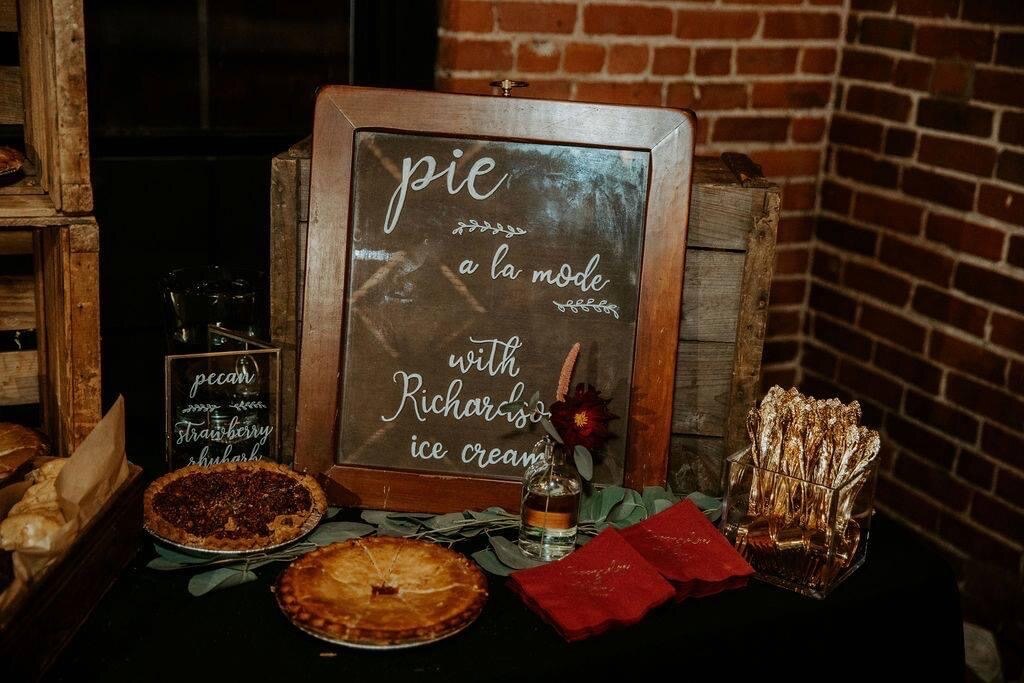 Framed glass dessert sign reading pie a la mode on a pie table